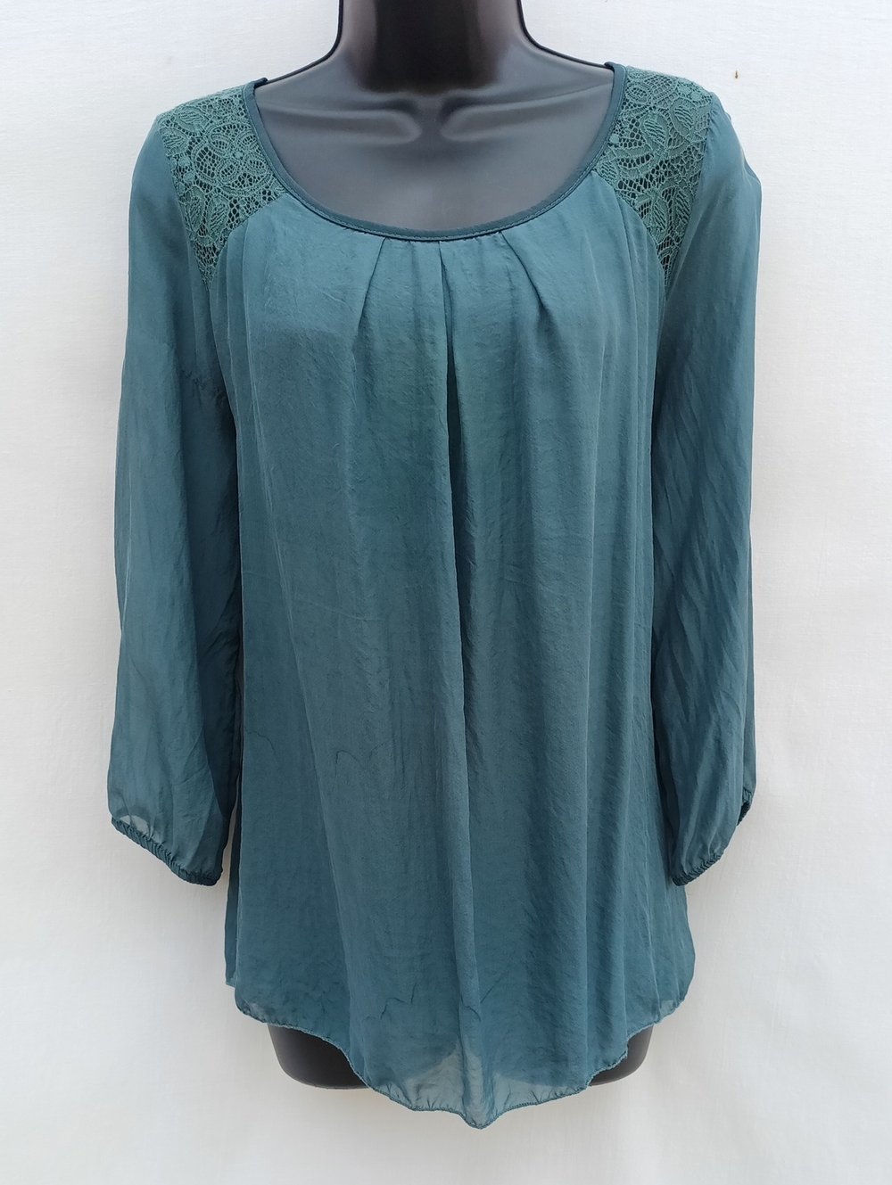 Giulia's Silk Teal Lace-Shoulder Scoop Neck Blouse With Back Graphic In Silver